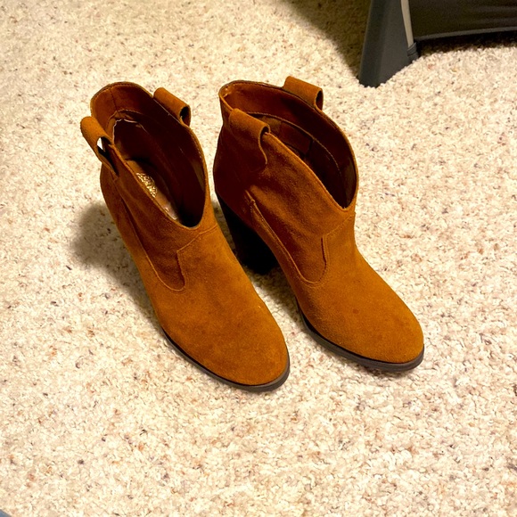 Vince Camuto Hadrien Ankle bootie size 6 1/2 - Picture 2 of 6